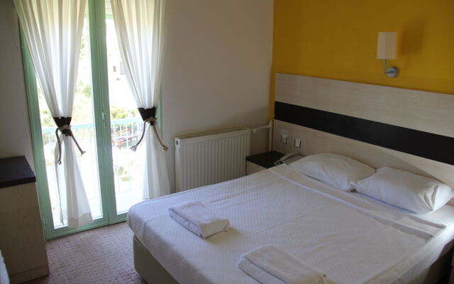 R Hotel by Rooms