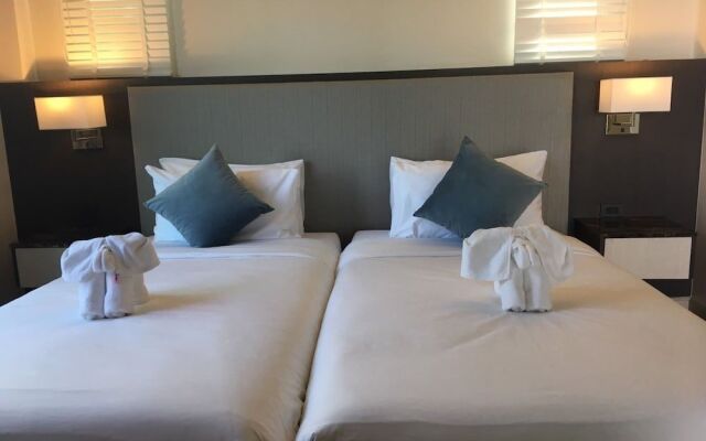 La Playa Beach Front Pool Villa Cha-am