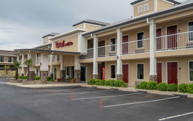 Red Roof Inn & Suites Calhoun