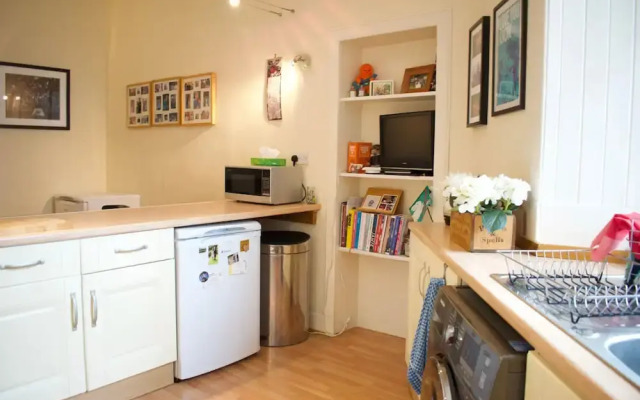 Stylish 1 Bedroom Edinburgh Home