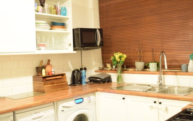Homely 2 Bedroom House In Greenwich