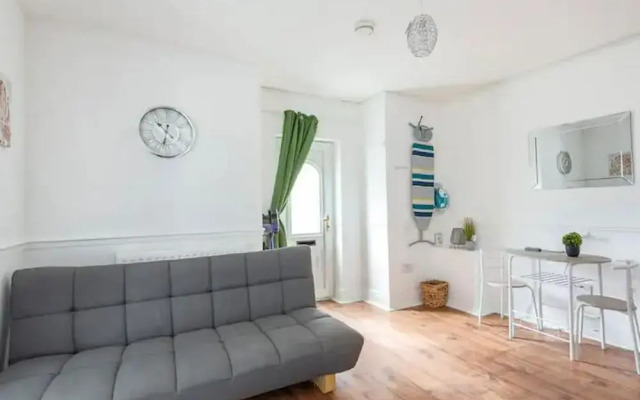Cheerful Maisonette in the Heart of Orrell Park