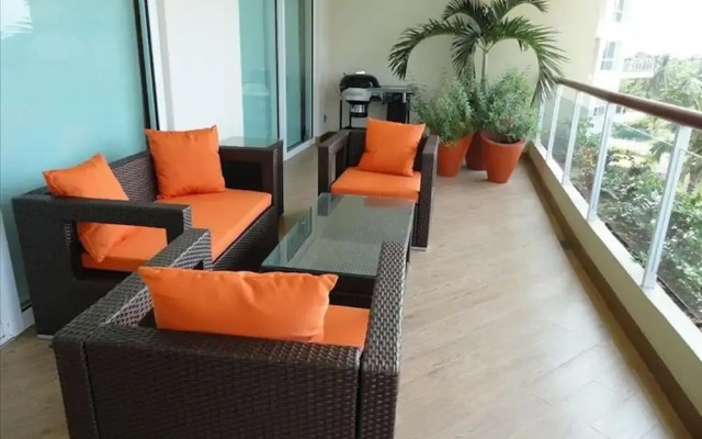 Unlimited Luxury Villas - Del Canto Condo