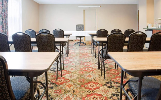 Country Inn & Suites by Radisson, Dunn, NC