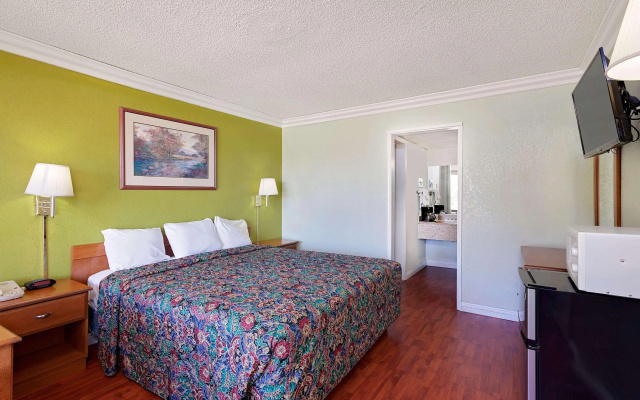 Days Inn and Suites Palmdale