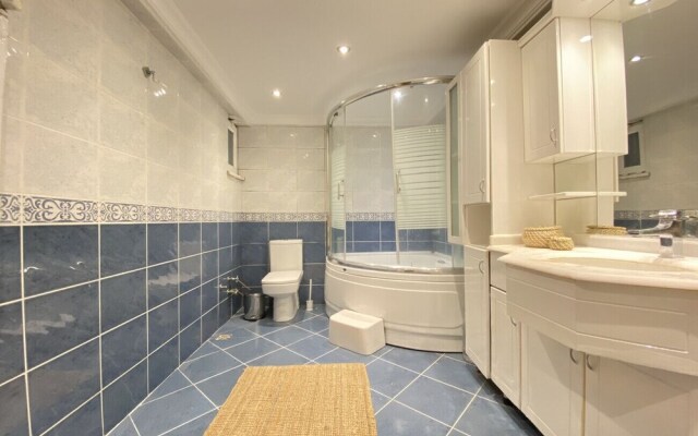 Missafir Sleek Flat in Nisantasi With Terrace