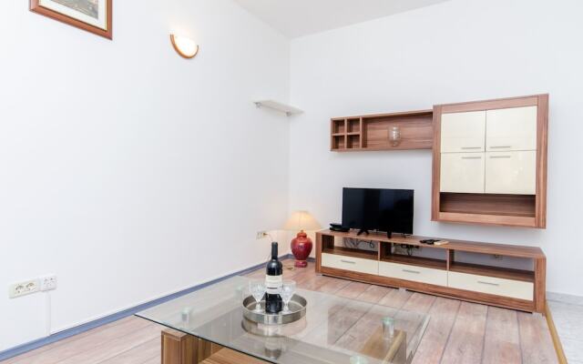 Apartments and Rooms Iva