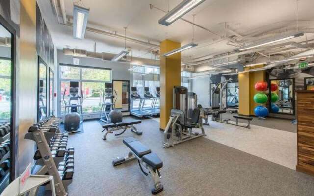 Wonderful 2BR Condo at Crystal City
