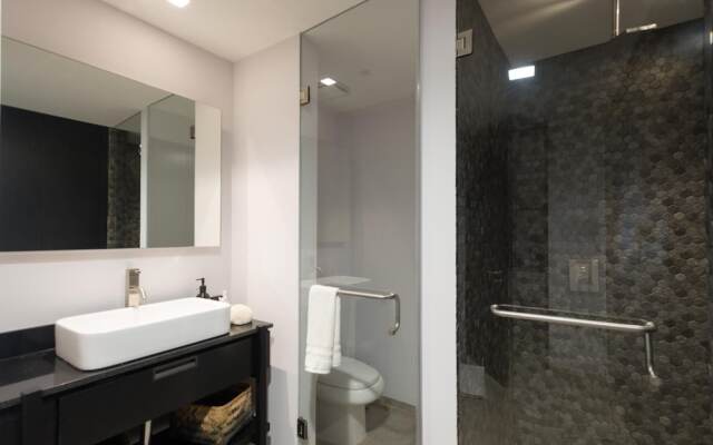 Sailview 703 Romantic Zone Rooftop Pool Ocean Views
