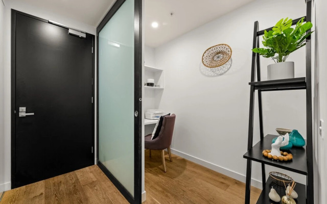 StayCentral - Hawthorn East - Study, 2 Car spaces