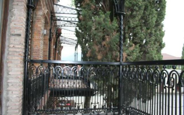 Hotel Pirosmani