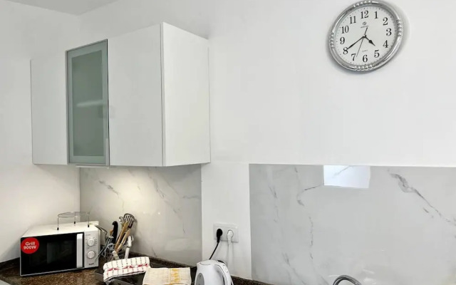 Modern Minimalist Studio With Essential Comfort