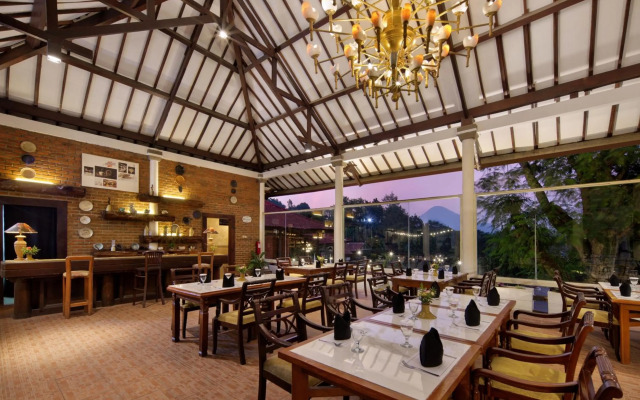 Royal Hotel and Villa Trawas