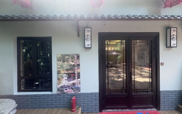 he Sound of Brahma Enters the Ear · Wilderness, Luxury, Avoidance, Goodness and Harmony Courtyard – Outside – Zhoushan