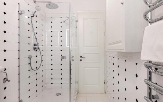 Luxury 2BDR Heart Of Old Town