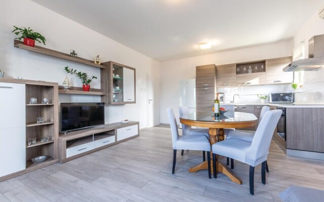 Nice Home in Podstrana With Wifi and 2 Bedrooms