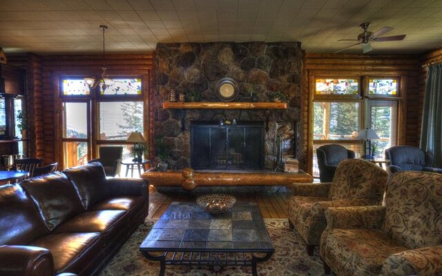 Overlander Mountain Lodge