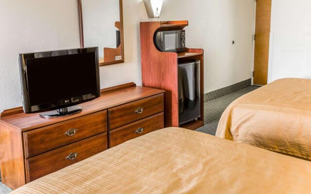 La Quinta Inn & Suites by Wyndham Fayetteville I-95