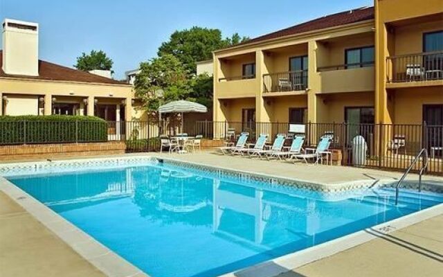 Courtyard Richmond West