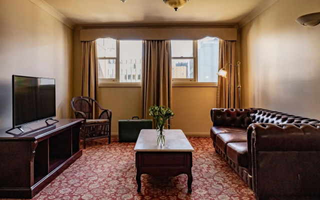 Hadley's Orient Hotel