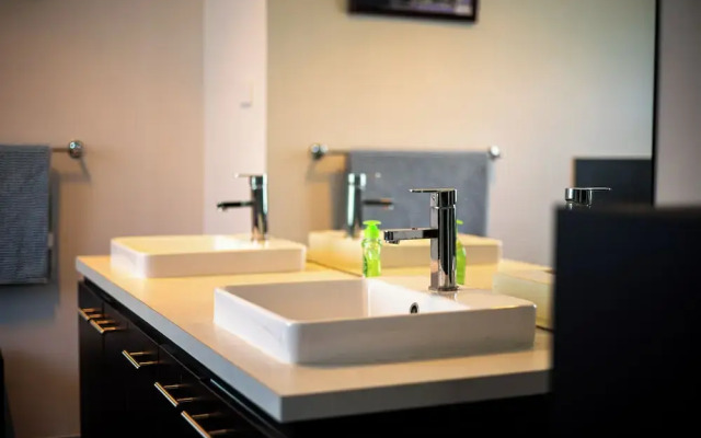 StayAU 5BR Lakefront Escape Point Cook