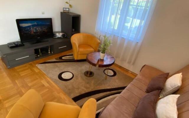 Lovely 1-bedroom apartment with free parking