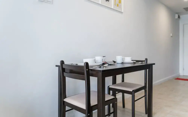 OYO Home 44050 Essential Studio Empire Marriot