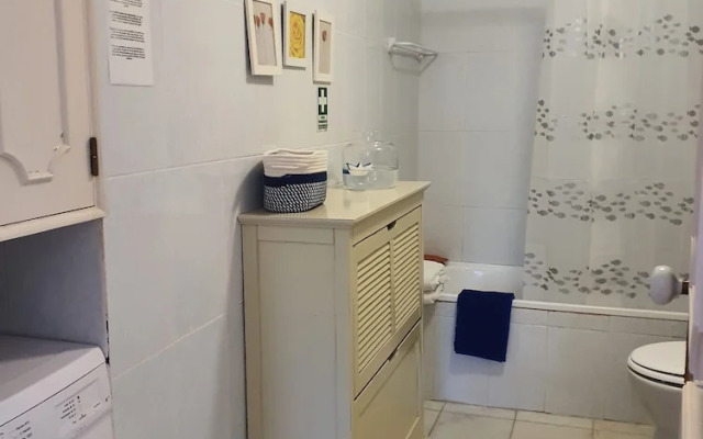 Luzia's Apartment - 2 Bedroom Apartment Sleeps 4