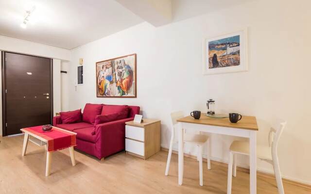 Downtown urban apartment for 4 people in Plaka