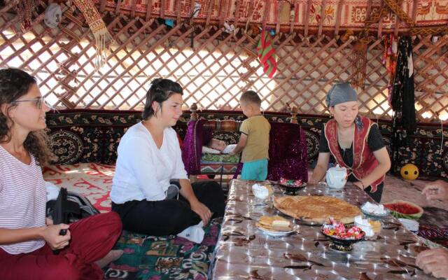 Guest House Ruslan Nurata & Tours