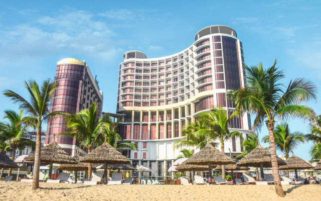 Holiday Beach Hotel Danang