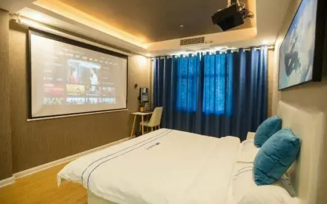 Blue Whale Hotel
