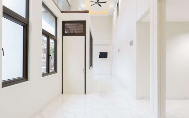 OYO Life 1830 Mandala Residence