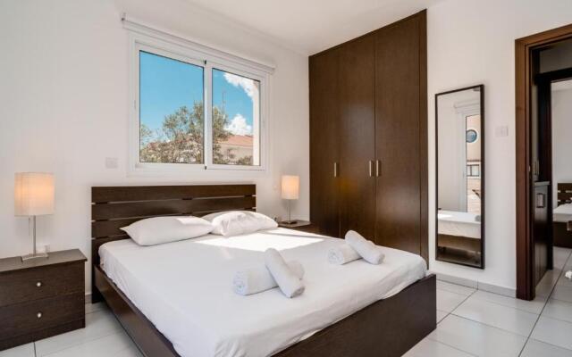 Lovely 2 Bedroom Family Apartment w/ Pool