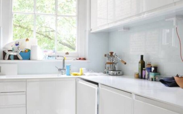 Elegant 2 Bedroom Apartment in Canonbury