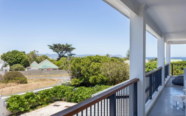 Whale Rock Luxury Lodge