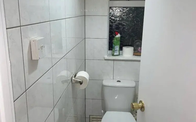 3 Bedrooms - 6 Guests - Parking - Fireplace - Bbq