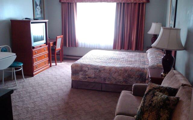 August Jack Motor Inn