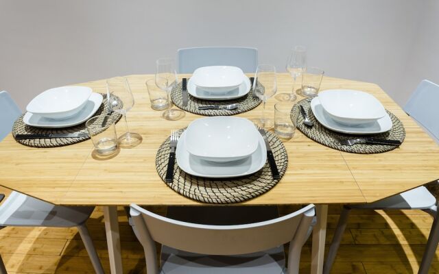 Fuencarral Apartments by FlatSweetHome