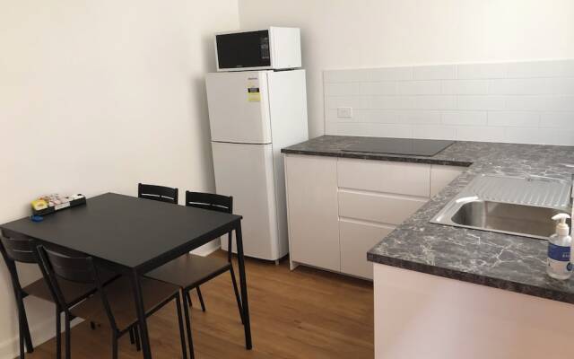 Glenelg Holiday Apartments-Ellis