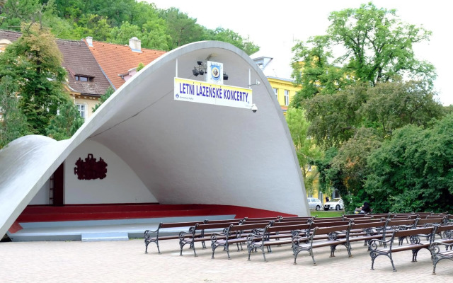 Luxury renovated apartment perfect for families