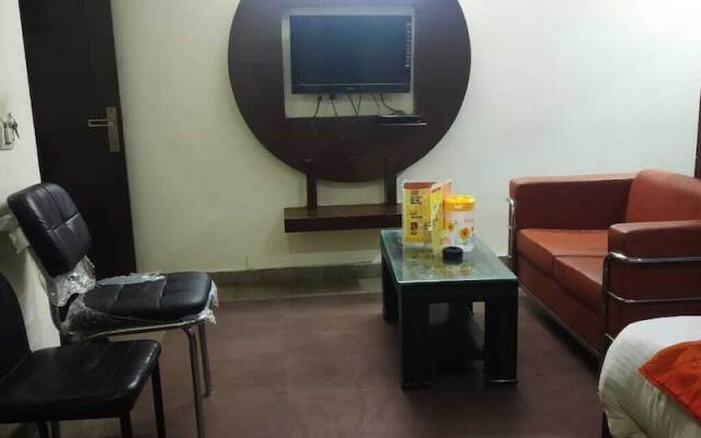 ADB ROOMS Hotel Saya Deluxe