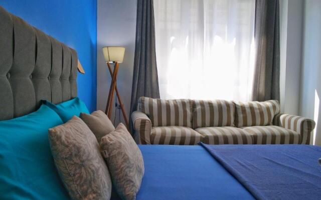 Royal Blue Grand Suite No 3