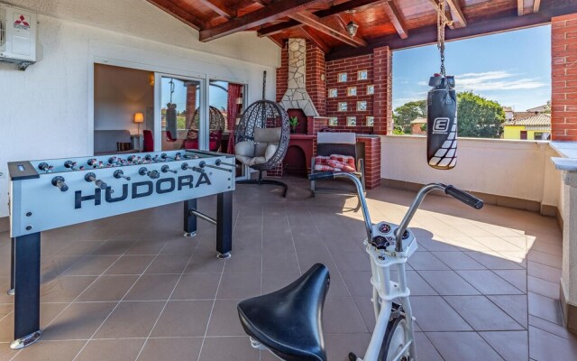 Amazing Home in Pomer With Wifi and 6 Bedrooms