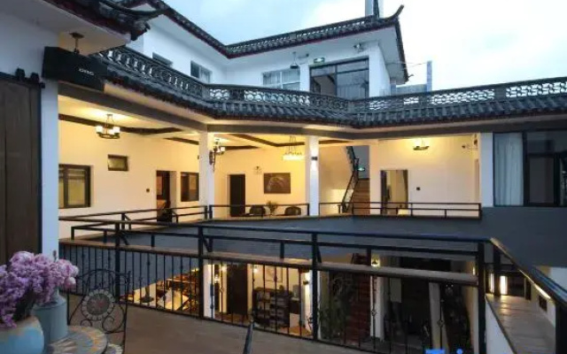 Dali Ziqing Courtyard Inn