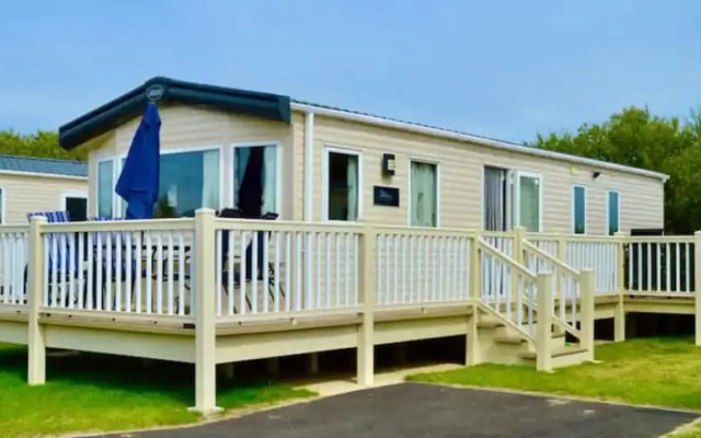 Tattershall Lakes Luxury Caravan With Hot tub