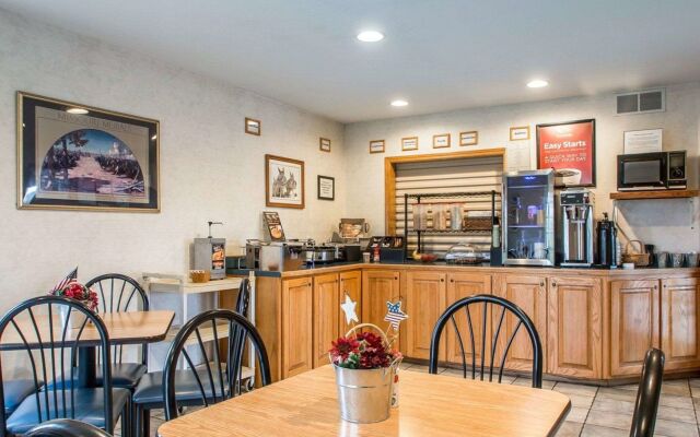 Econo Lodge Inn & Suites Lake Of The Ozarks