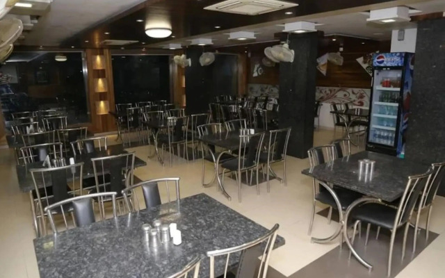 Hotel City Palace by OYO Rooms