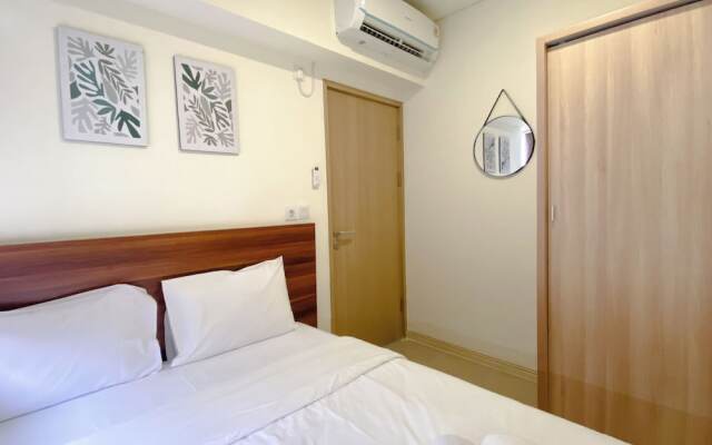 Homey 2Br With Work Space At Meikarta Apartment