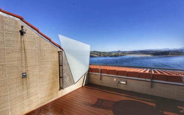 Piso sobre mar junto al Faro de Suances